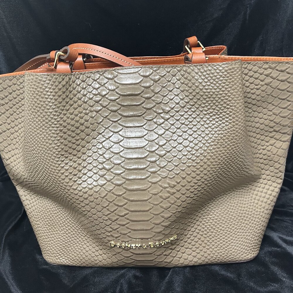 NWT Dooney and Bourke large leather tote